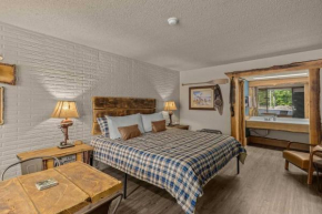 Stonegate Lodge - Pool & Firepits Room #208